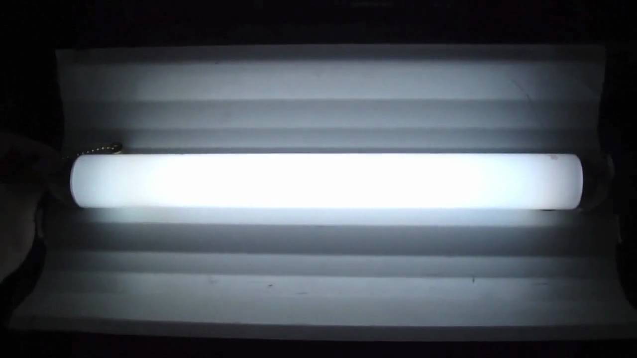 My new F14T12 14 watt preheat fluorescent light fixture and the trip to Lowes to buy a Light Bulb