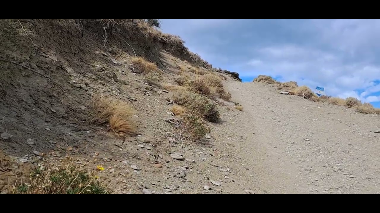 Comodoro Rivadavia, subiendo al cerro Chenque por el sendero empinado (11-02-26)