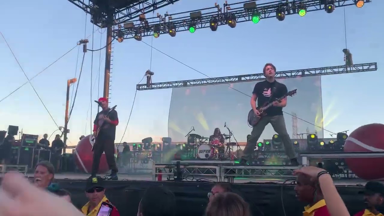 Waterparks - Telephone (Live)