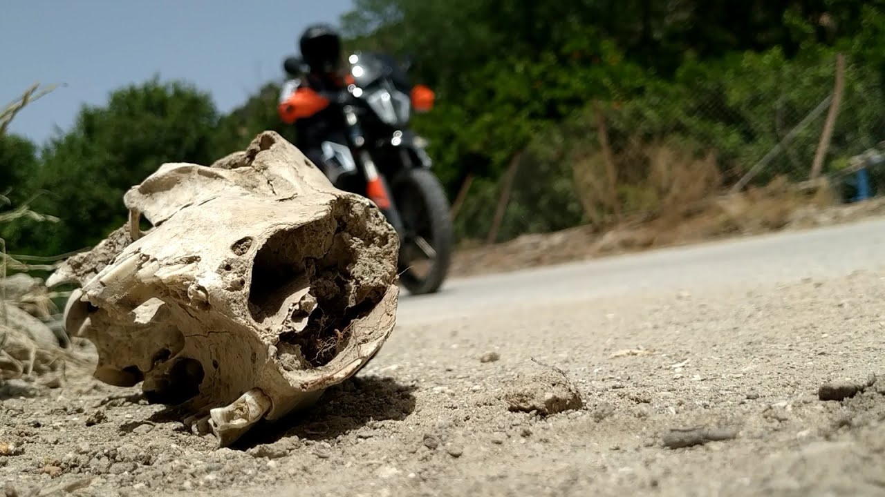 Εγκατειλημμενος Οικισμος στην Κρητη 