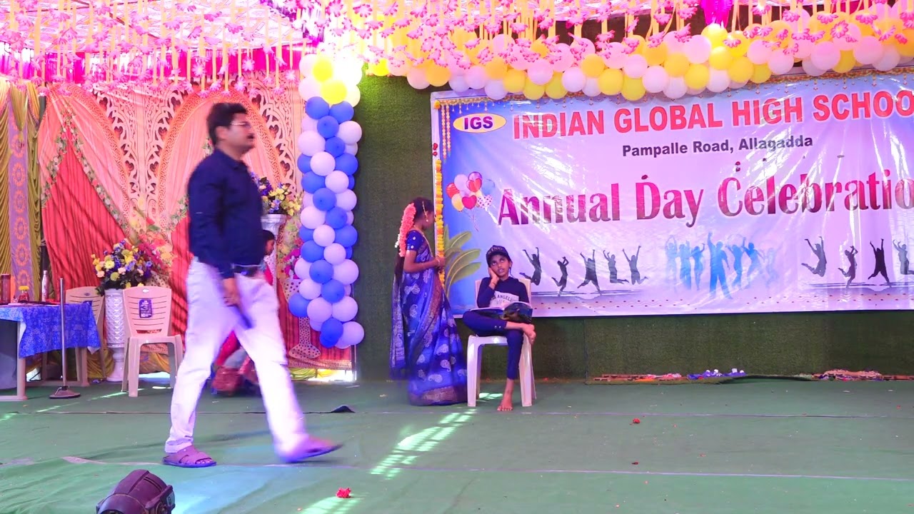 skit by 5th-girls