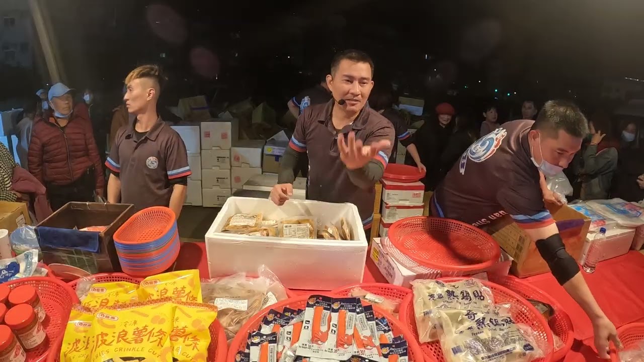 13  這一標綜合標有牛肉，其他品項又很想要捏   那不能吃牛的人，只好用聞的了   還是要買回家就對了~ #嘉義趙又廷 #全晟海產 #週五嘉義彌陀夜市 #海鮮拍賣 #海鮮叫賣
