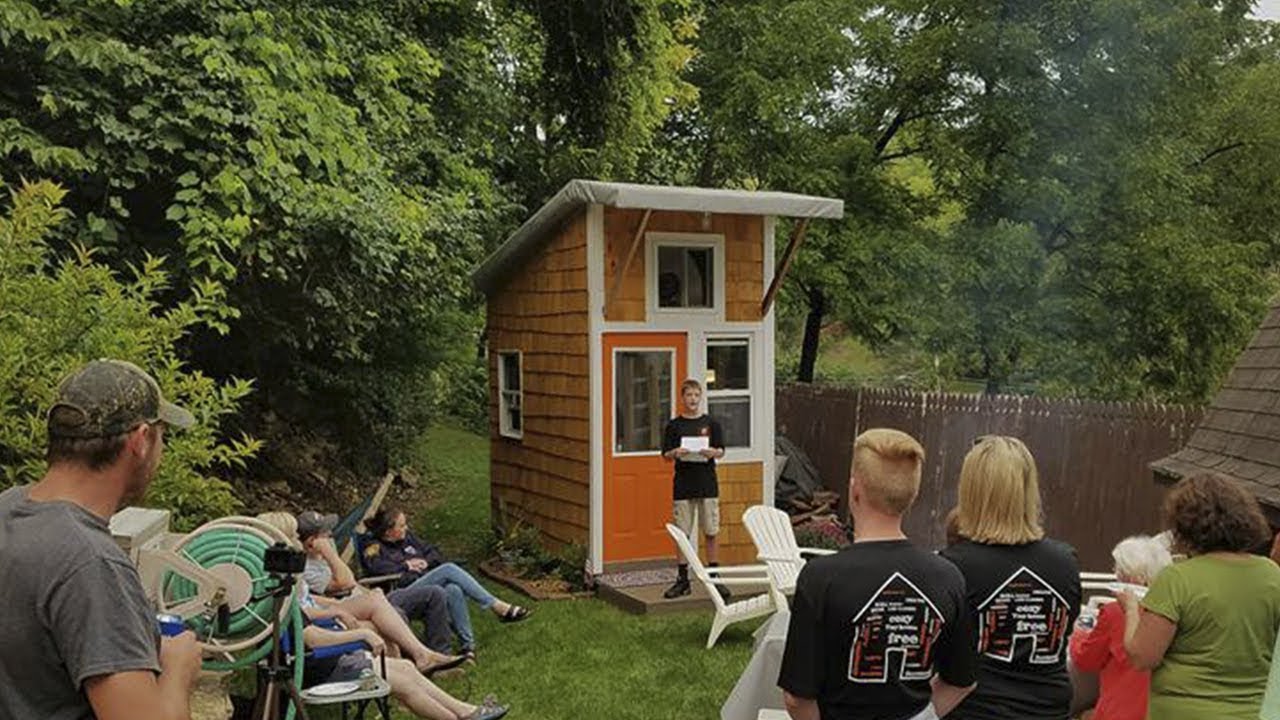 13-J&auml;hriger baut sich einfach ein EIGENES HAUS!