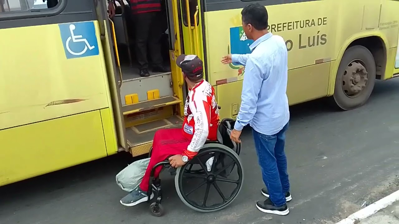 Cadeirantes de São Luís, pedem socorro, ônibus com elevadores quebrados.