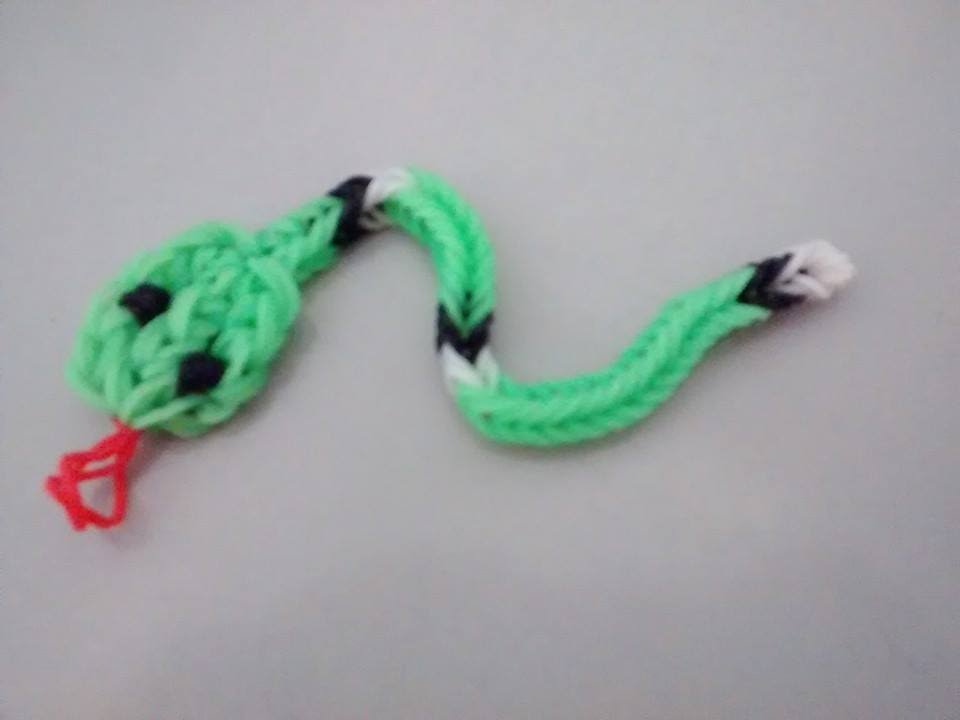 ♥  Serpente Rainbow Loom  ♥ Como fazer Pulseiras de elástico com Garfo / Agulha  (sem tear) ♥