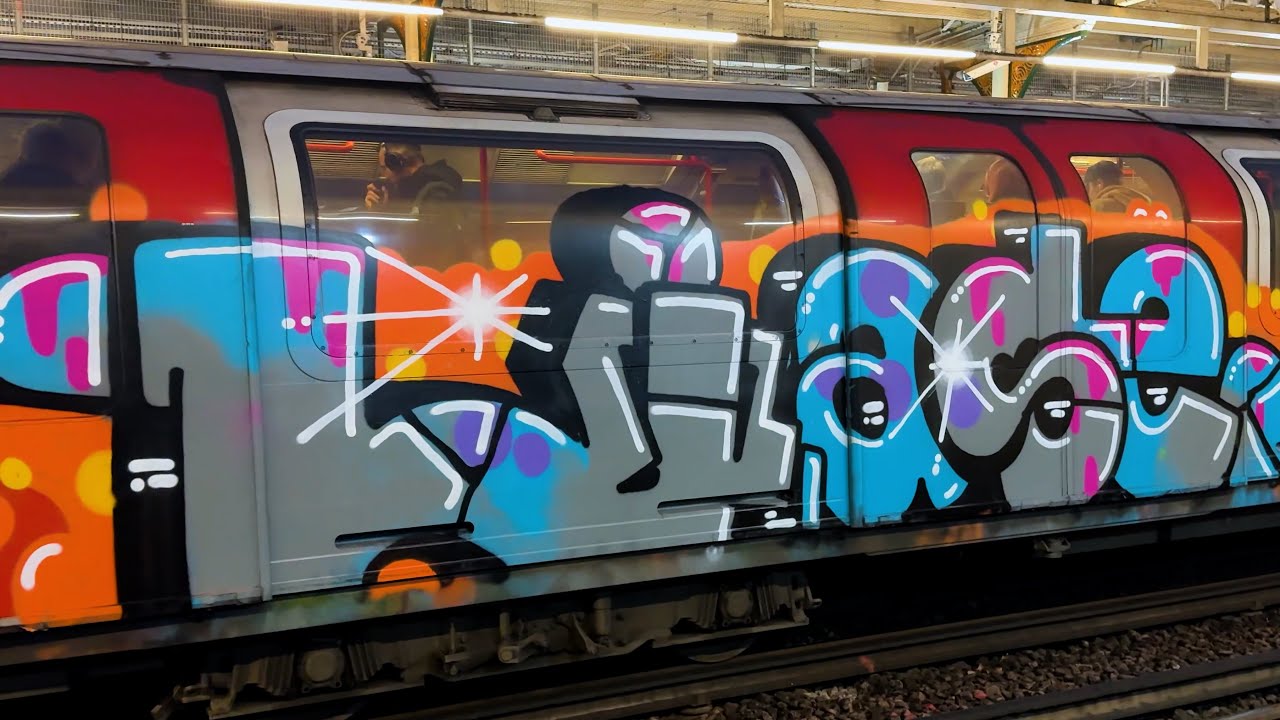 Central Line Runners 2005  - London Graffiti