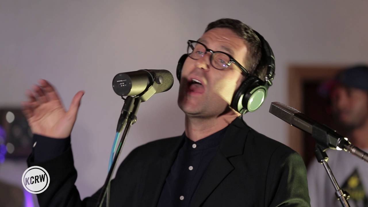 Jamie Lidell performing 