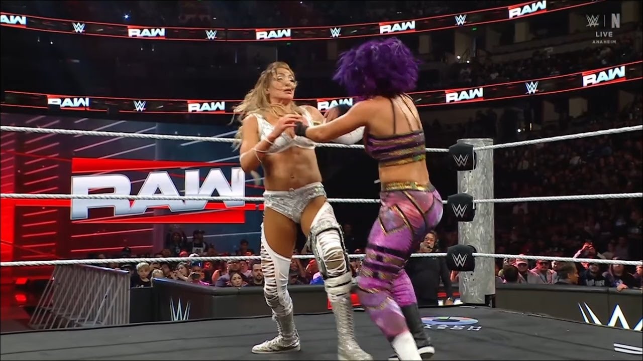 Alexa Bliss y Charlotte Flair Vs Bayley y Lyra Valkyria - WWE RAW 27 Octubre 2025 Español