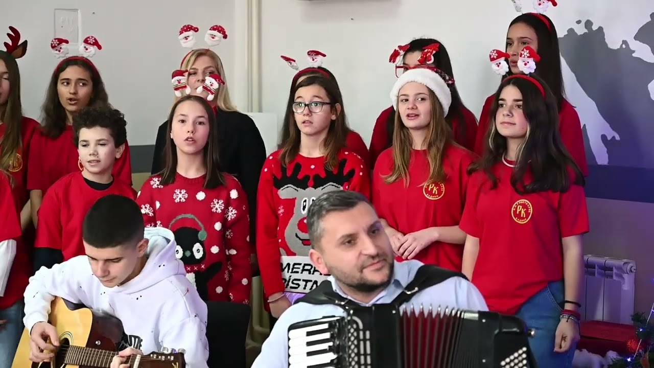 Новогодишна музичка  честитка ,,Ѕвончиња
