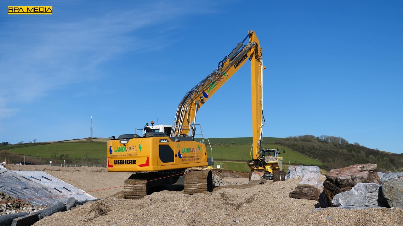 Liebherr R922 long reach