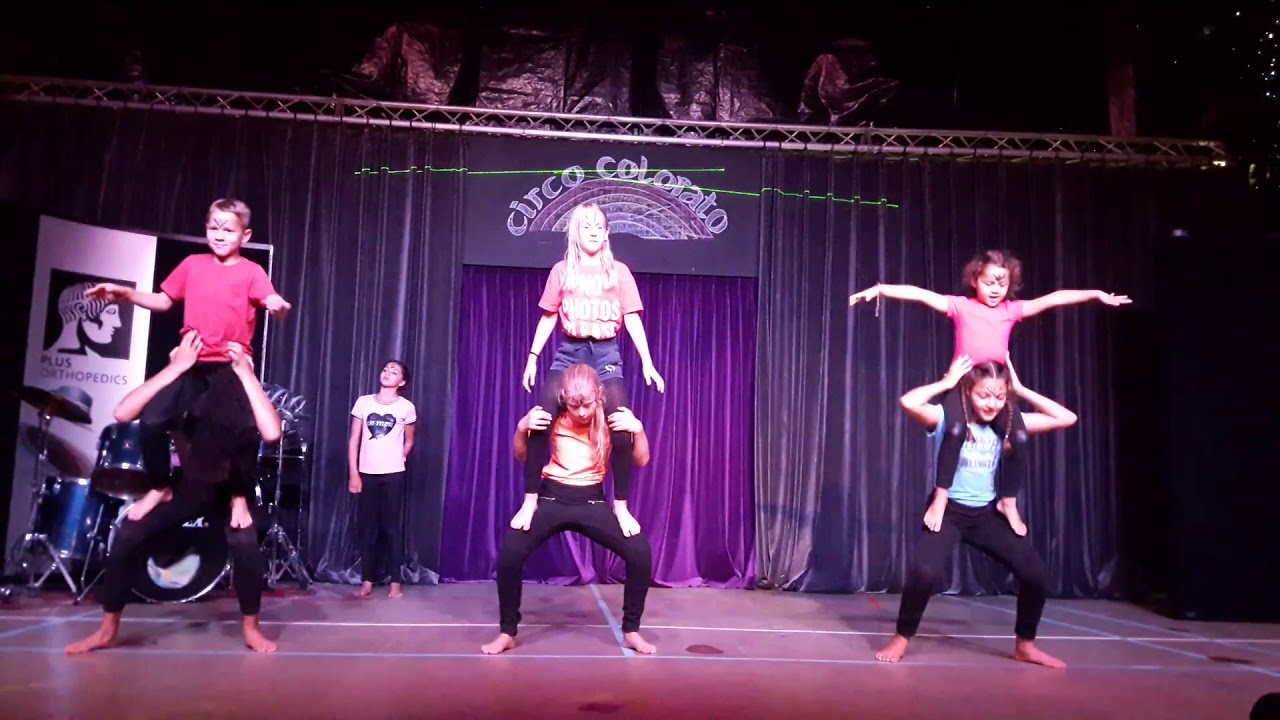 Acrobatiek optreden - AcroHaarlem - tijdens seizoenafsluiting met de circus groep.