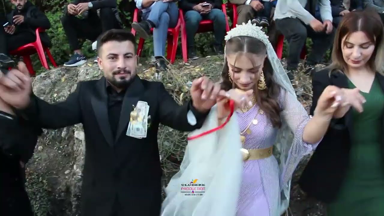 Uludere Şenoba Beldesi Ahmet Çabuk ve Sedef Paksoy Çiftinin Düğünü Klip 5