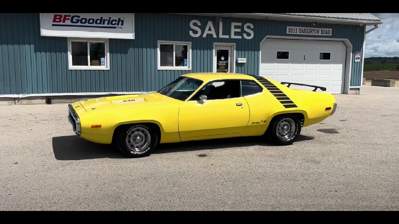 SOLD - 1972 Plymouth Road Runner 440 4 Speed for sale at Pentastic Motors