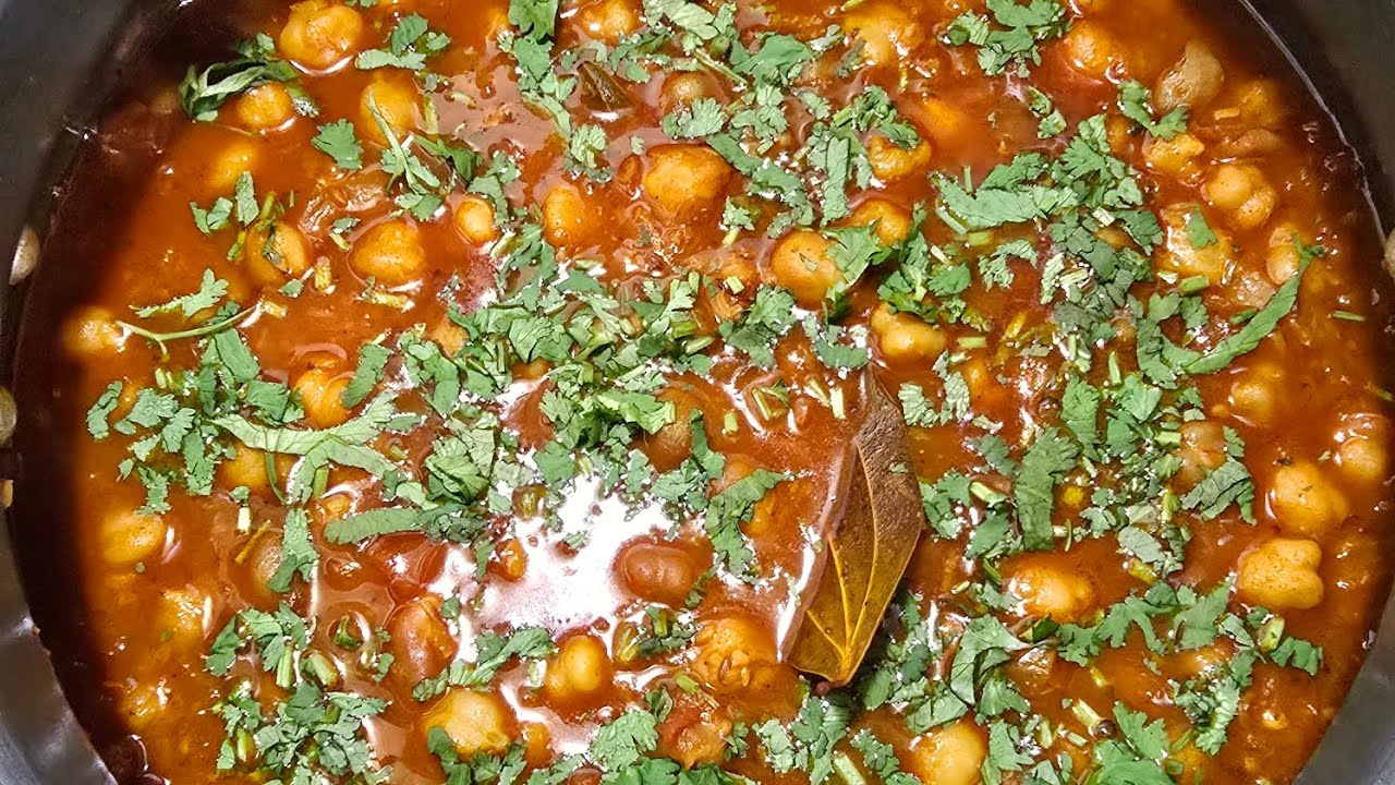 Perfect Chana Masala in Pressure Cooker 😍 | कुकर में बाजार जैसा छोले | Let's Get Cookin' With ASHQ