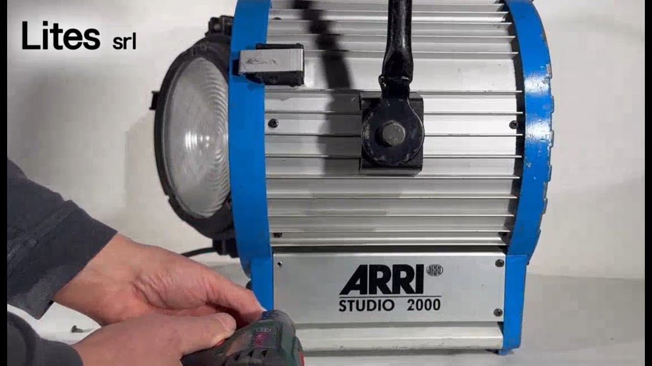 Mounting sequence of the HPLED AR module on an ARRI STUDIO 2000 Spotlight