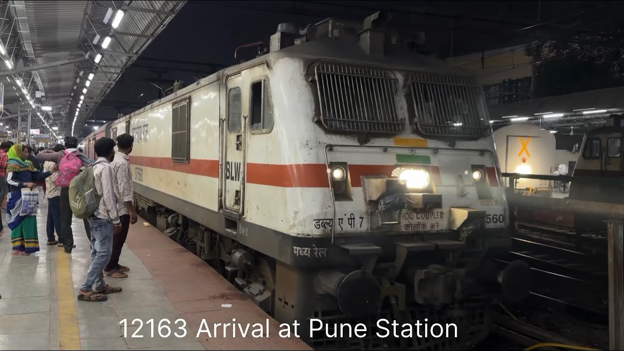 12163 Mumbai – Chennai Express | Arrival & Departure at Pune Junction | Train Spotting Vlog