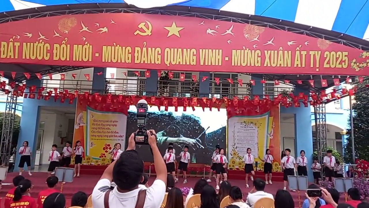 Chú bé loát choát... do lớp 7C1 trường THCS VĨNH NIỆM HẢI PHÒNG 