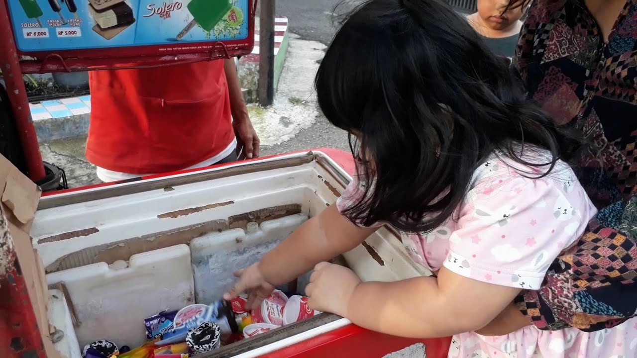 Adik beli es || Suara ice cream Walls