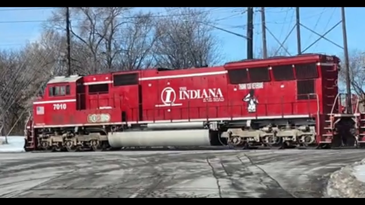 Indiana railroad engine 7010 leading!   engineer blows horn for 20+ seconds.