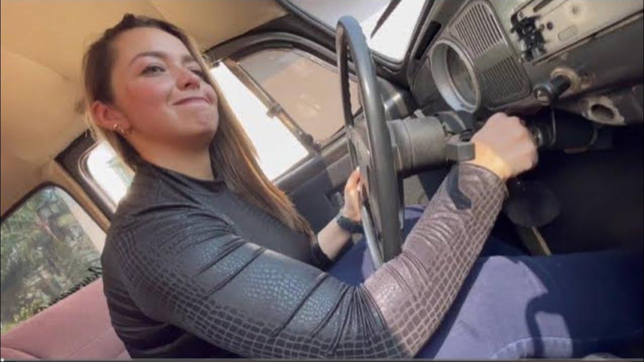 Karlotta and Barbara get stranded with the VW Beetle in middle of road | Pedal pumping Cranking