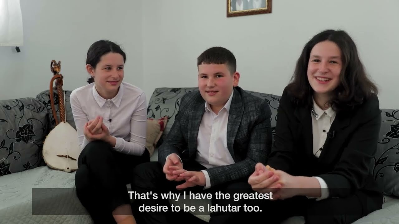 Art of playing, singing and making the lahuta