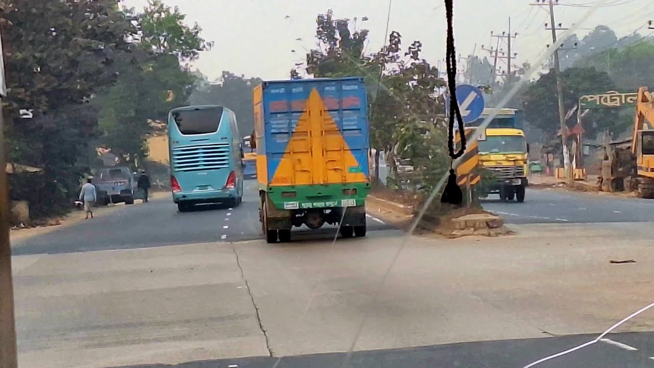 চট্টগ্রাম থেকে রাজধানী ঢাকার পানে ছুটে চলা
