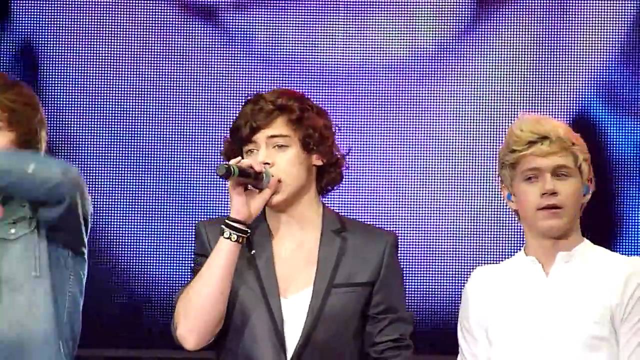 X FACTOR LIVE TOUR 2011 LONDON WEMBLEY - One Direction FOREVER YOUNG