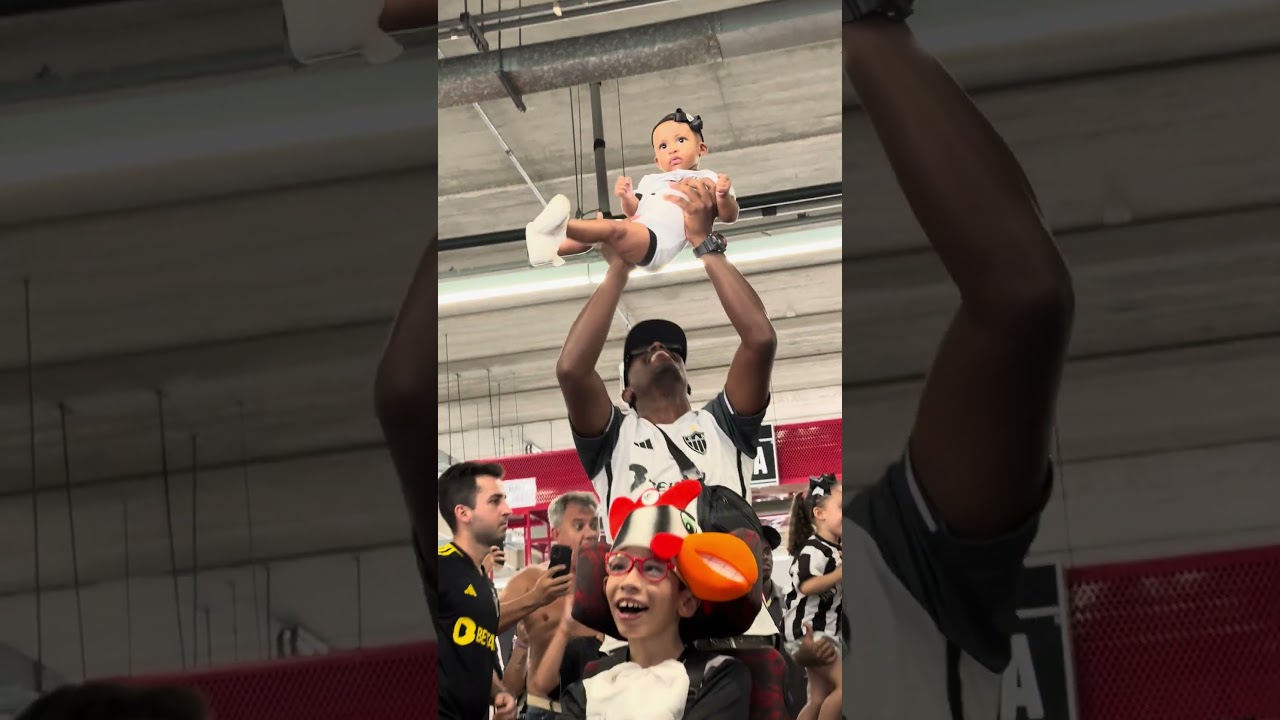 CENA EMOCIONANTE: A MASSA do GALO na ARENA MRV! 🥹🖤🤍