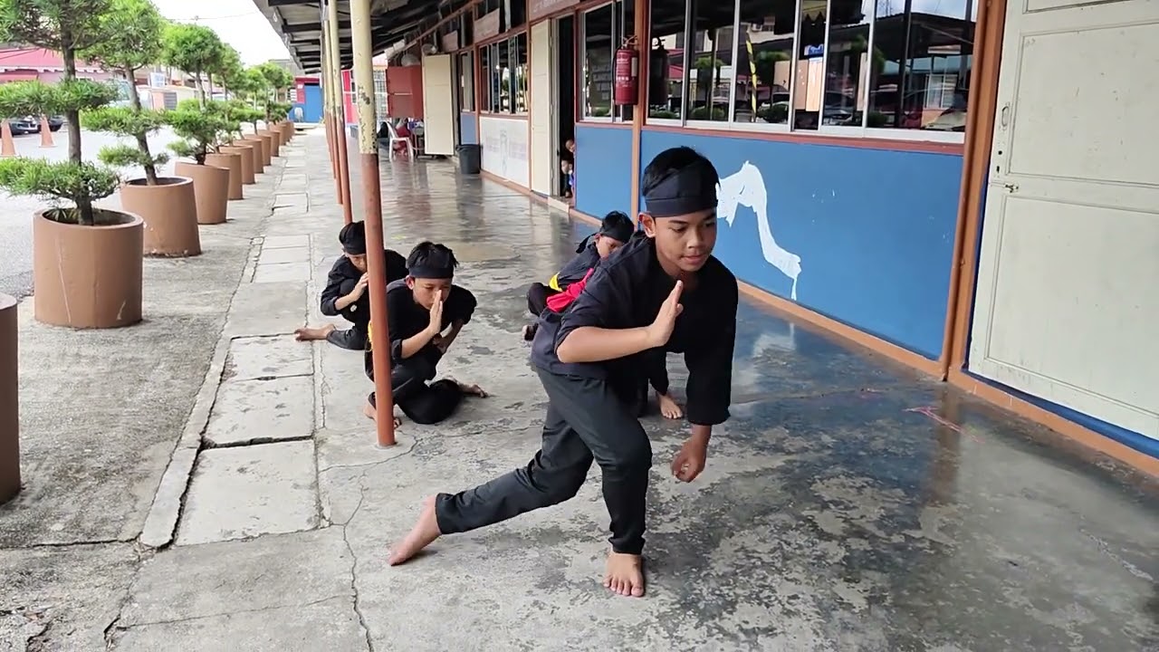 persembahan silat sempena persaraan cikgu Norpisah
