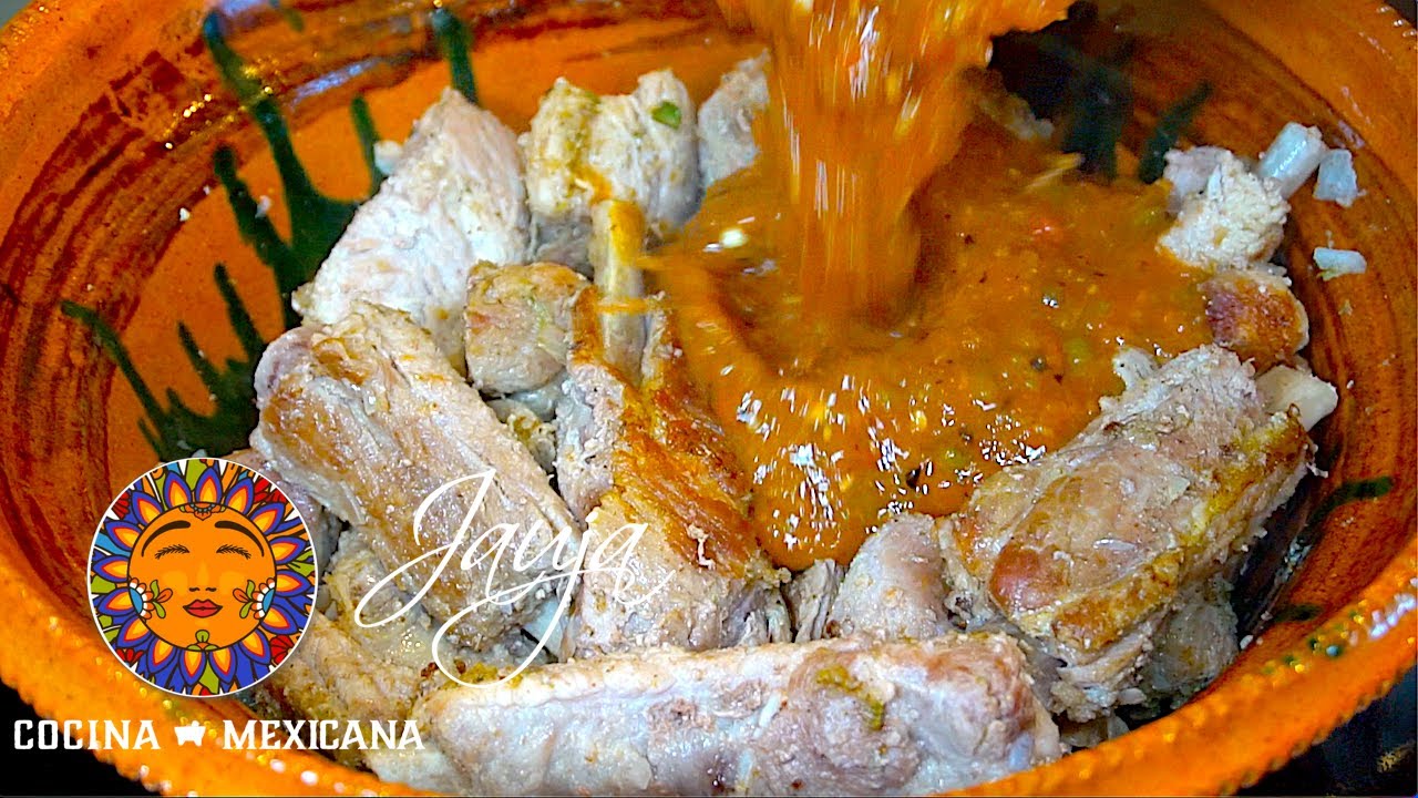 Carne y Costillas de Puerco en Salsa Roja