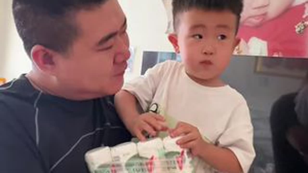 路虎今天要带二姐去混饭，四开奶奶不在，让磊哥安排下馆子了！ 路虎把自己给吃多了！能看出来路虎对磊哥绝对是真爱啊！