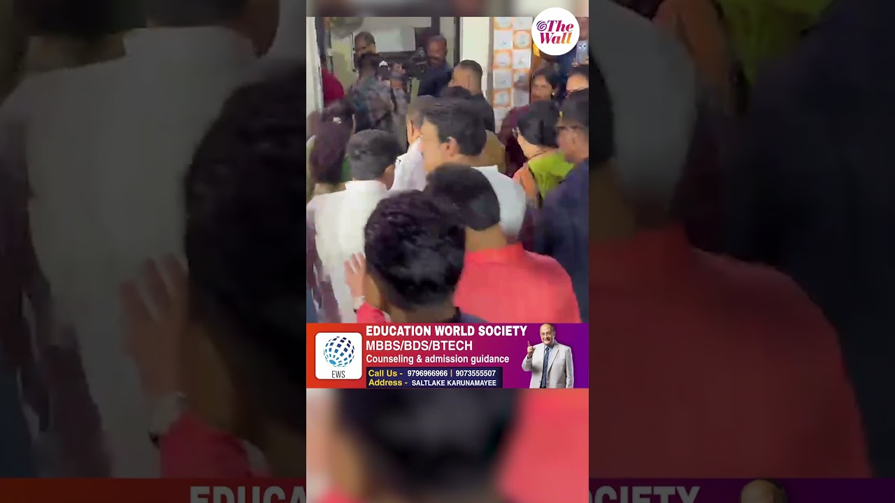 জনতার দরবারে মুখ্যমন্ত্রীর হাতে নেতাজির ছবি তুলে দিলেন বাগুইআটির বাসিন্দা #SuvenduAdhikari #shorts