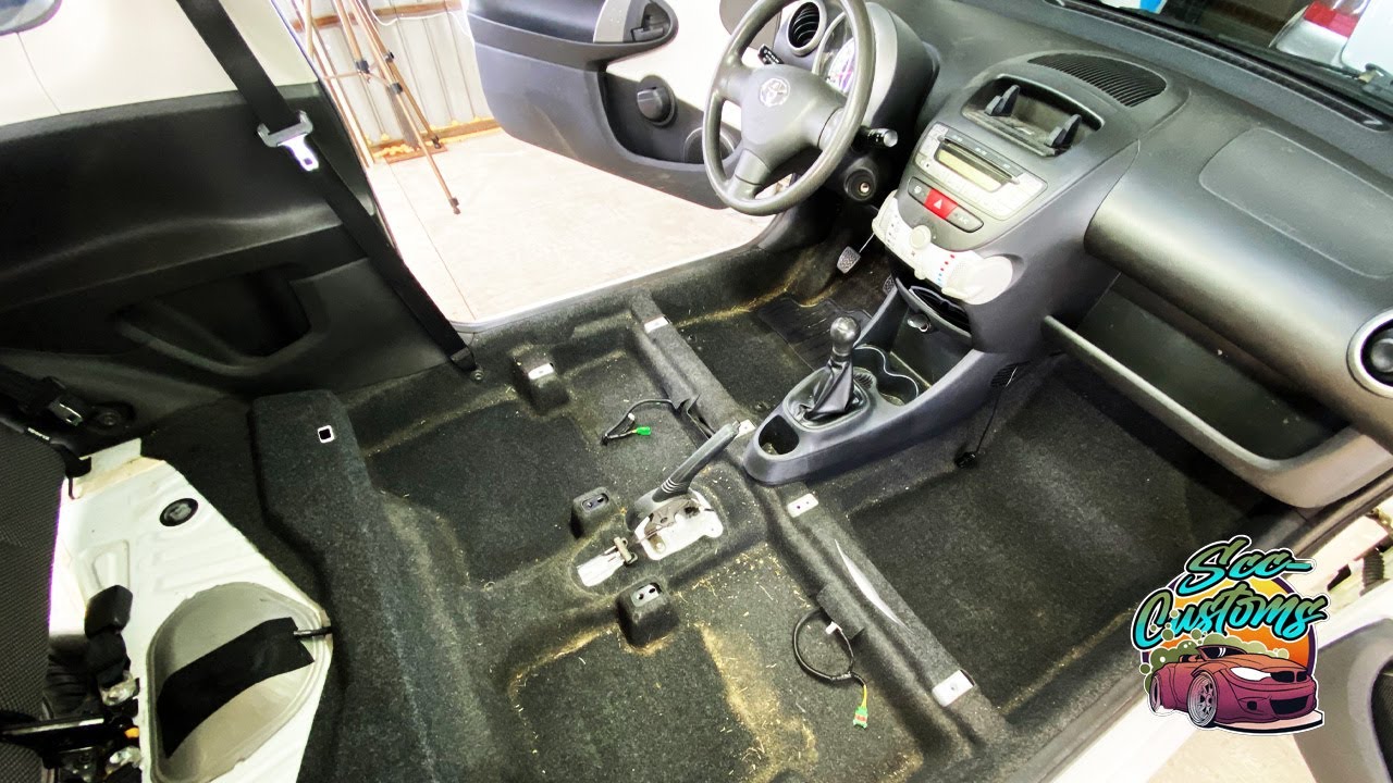 Toyota Aygo belső teljes fel&uacute;j&iacute;t&aacute;sa | Sz&eacute;t kellett szedni mindent! | #szegezdiszabolcs #scccustoms
