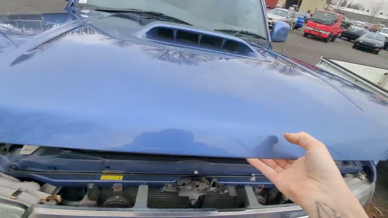Hilux surf SSR-G walk-around and start-up. 