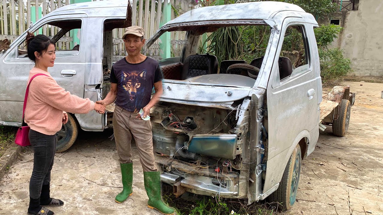 The girl bought an old car from the villagers to repair.