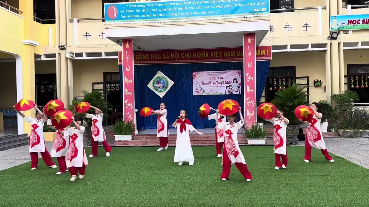 Một vòng Việt Nam - Nhật Linh và tập thể lớp 4/4