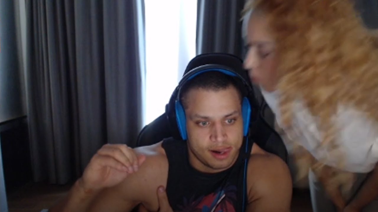 loltyler1 Makes Cute Noises when his Gf Kisses Him