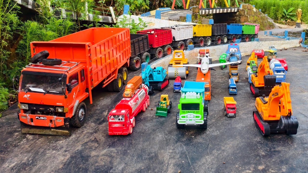 WADIDAU !!! Mobil Truk Tronton Panjang Bongkar Mainan Mobil Mobilan Truk Molen, Bus Telolet, Ambulan