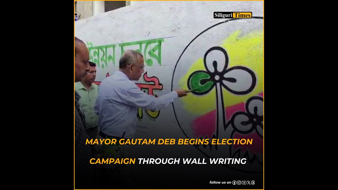Mayor Gautam Deb begins election campaign through wall writing ahead of assembly polls (Hindi)