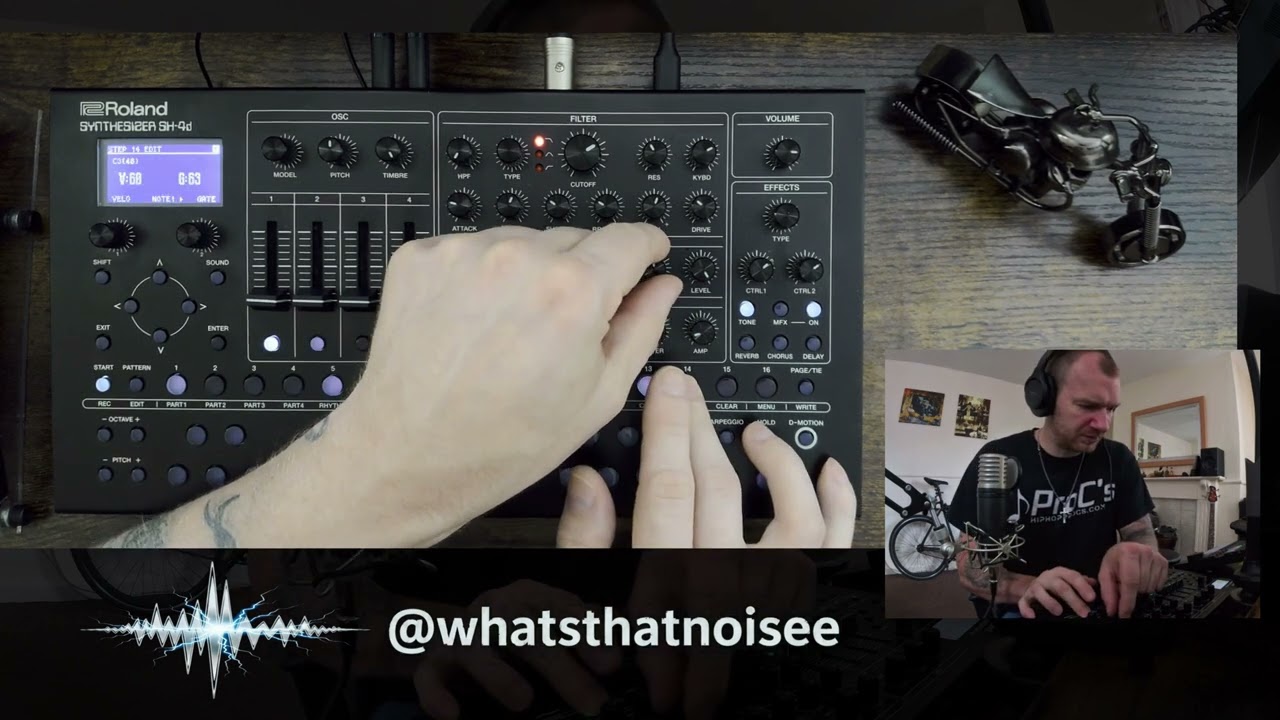Roland SH-4d - Building up a set