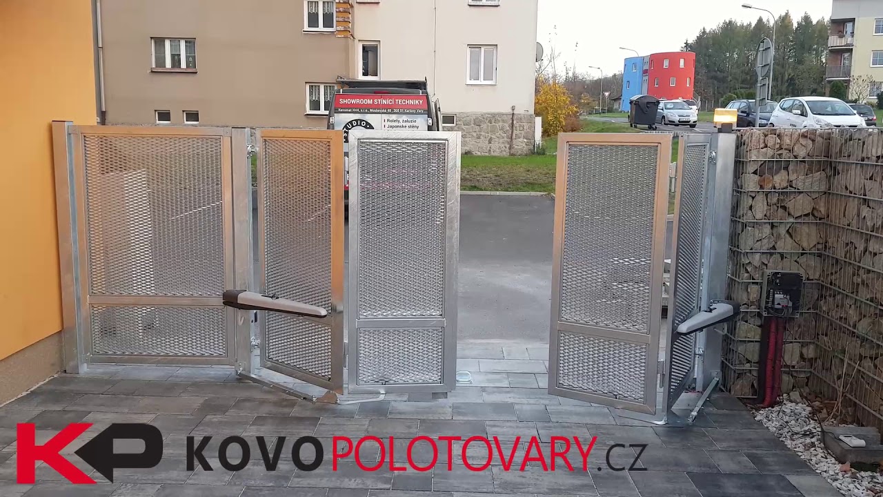 Skládací křídlová brána s mechanismem TWIN-DRIVE a výplní TAHOKOV
