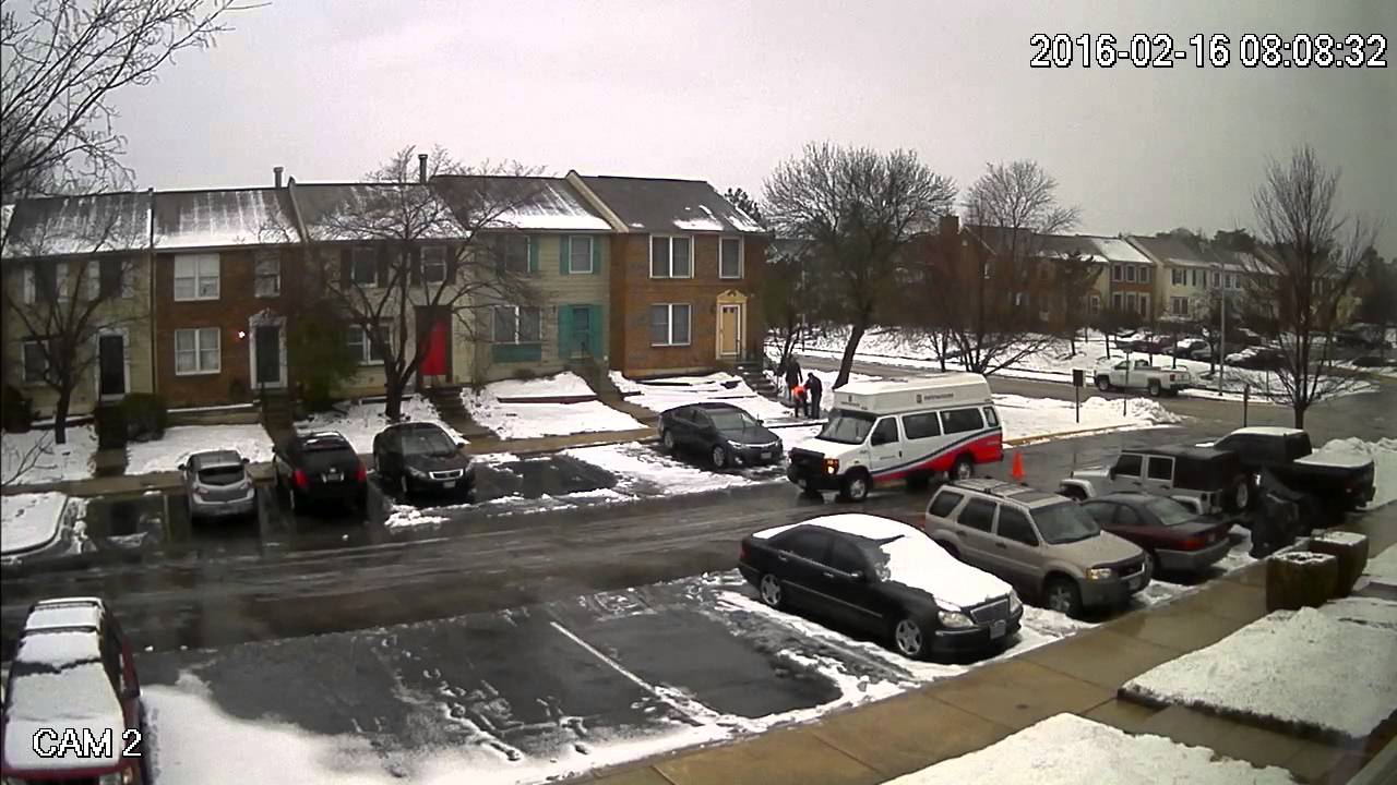 MetroAccess driver slips on ice