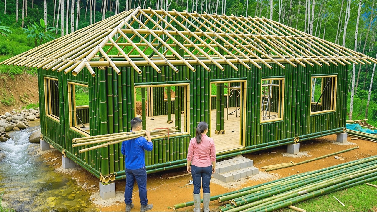 Phuc and Sua Build a Palm Leaf Storage to Complete Their Bamboo House Roof