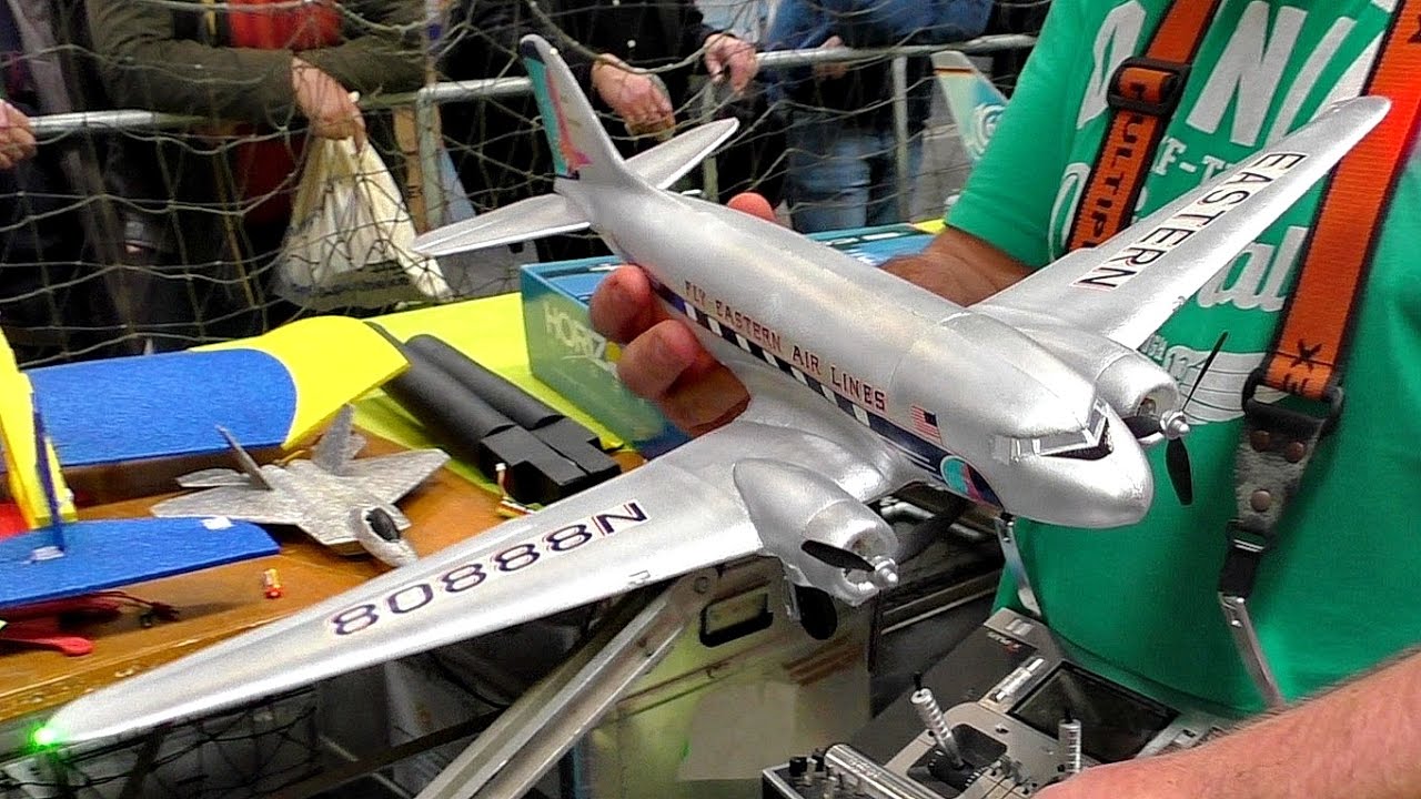 BRAND NEW AMAZING RC LIGHTWEIGHT DOUGLAS DC-3 AIRPLANE FOR INDOOR FLIGHT / FLIGHT DEMONSTRATION