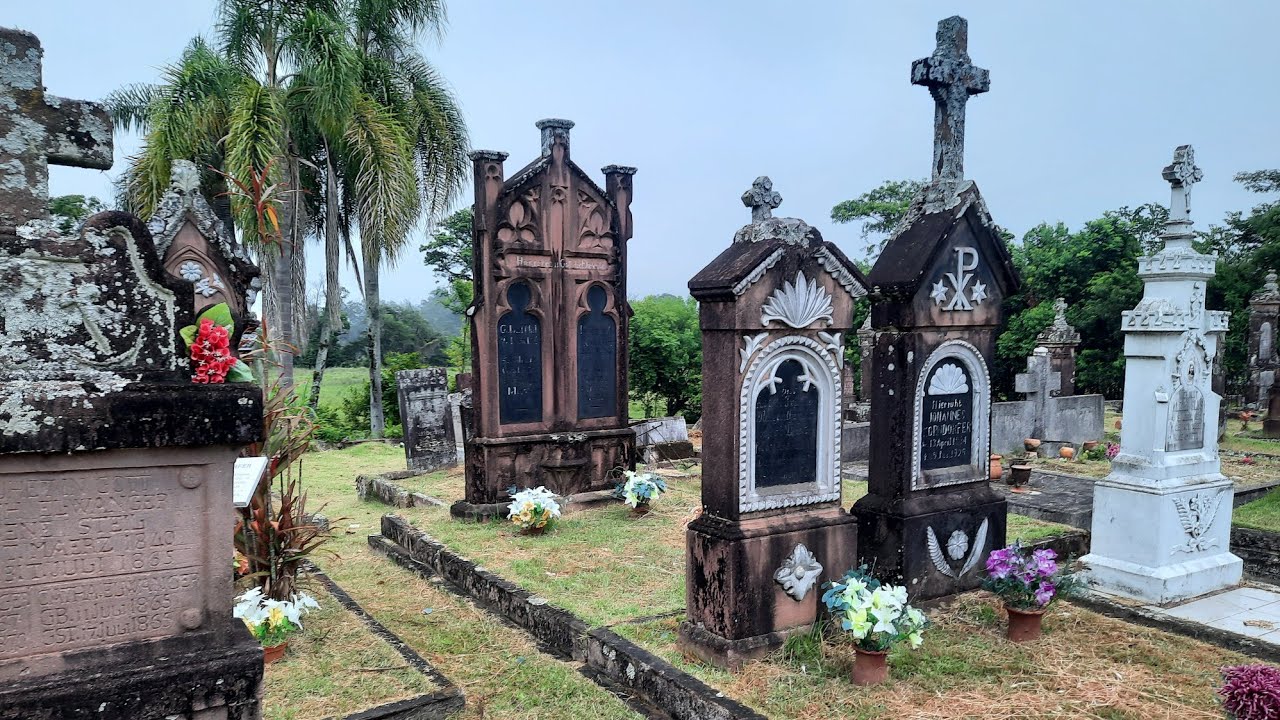 TÚMULO ACORRENTADO NO CEMITÉRIO GÓTICO!