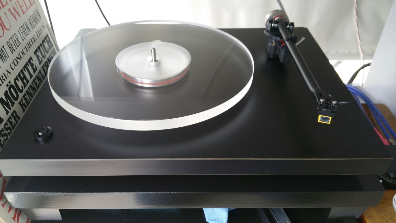 Комплектация Rega Planar 3: приводной ремень двигателя, шкив из сплава и силиконовый ремень.