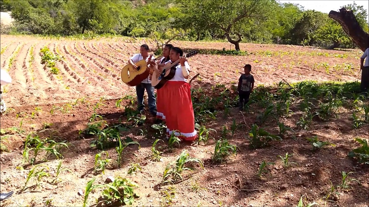 Dueto Hermanitas Valle - Ya la luna va saliendo