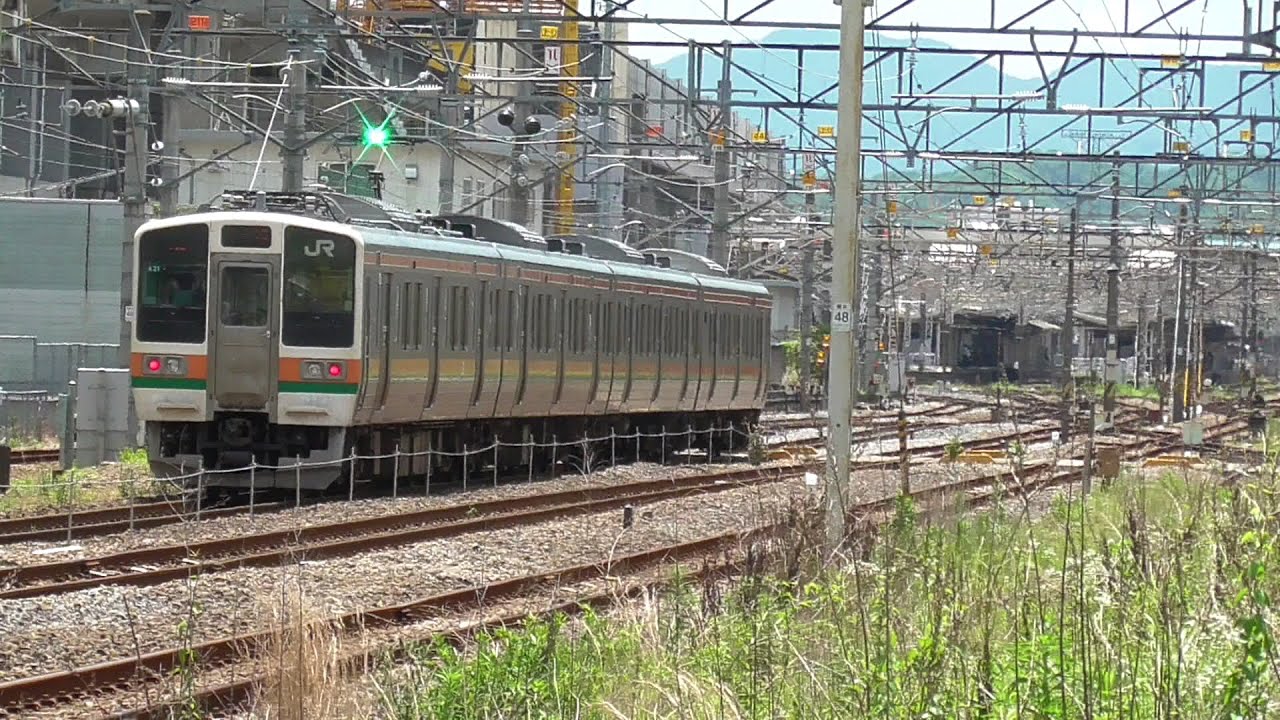 2023年6月17日　パンタグラフが架線から離線して、アーク放電の火花が飛ぶ瞬間!!　211系 電車 3000番台 A31編成 　JR高崎駅