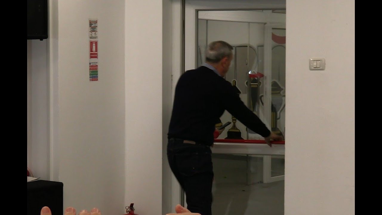 Rednic, SCENE ULUITOARE: a dat cu pumnii în masă şi a trântit uşa la plecare: 