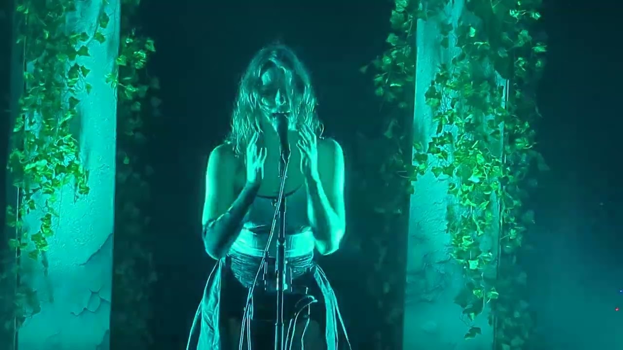 Kimbra - Top of the World (Live 930 Club DC)